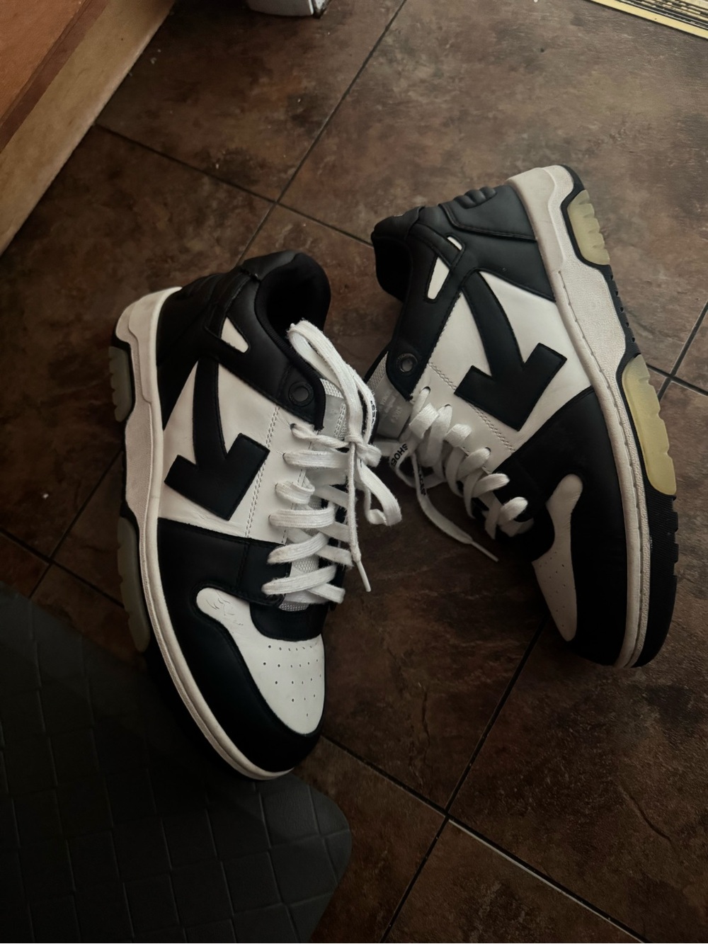 Off-White Men's Black and White Out of the office sneakers